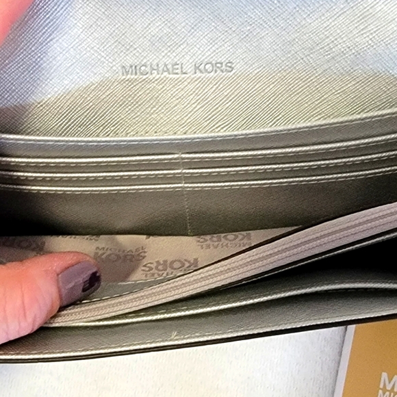 Michael Kors Wallet - Picture 4 of 5